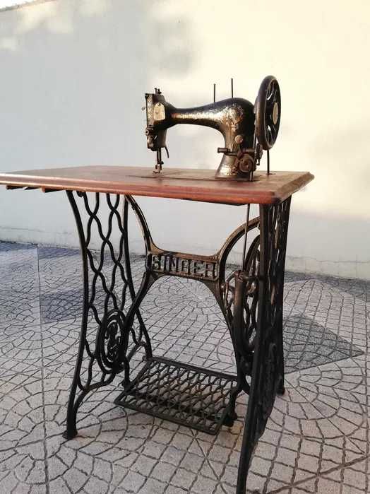 Máquina de Costura antiga Singer
