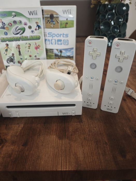Wii Branca com 2 jogos e acessorios