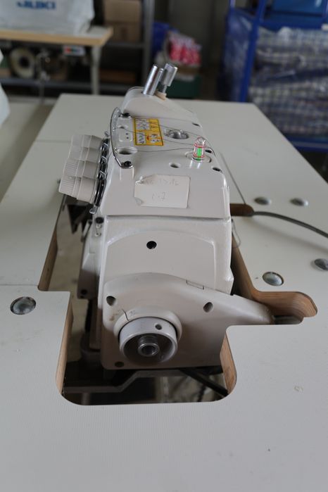 Overlock marki JUKI model MO-6700 5 nitkowy Model MO-6716S + stół