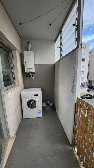 Arrenda-se apartamento T2 Vale das flores