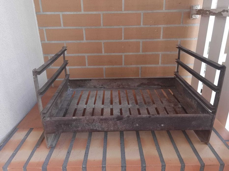Churrasqueira de aço inoxidável com gaveta e grelhador