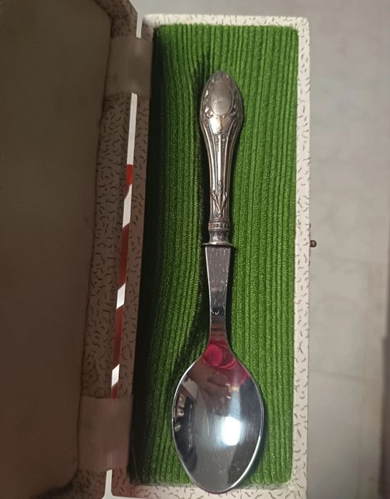 Colher de prata em caixa original