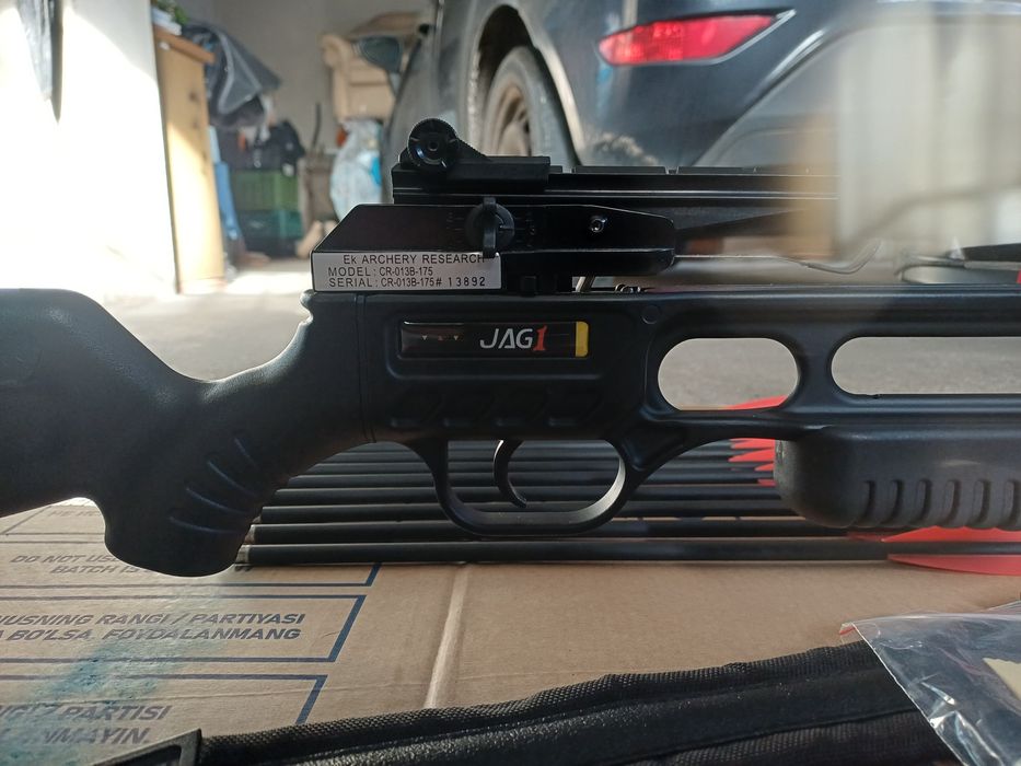 EK BESTA recurva JAG I, 220 fps 175 lbs 
EK BESTA recurva JAG I