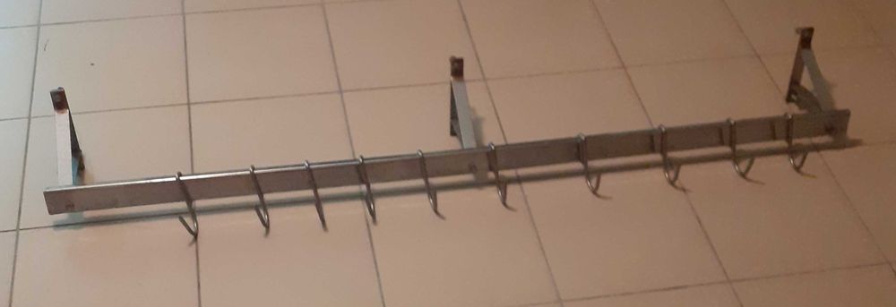 Wieszak stalowy na przybory kuchenne wędliny