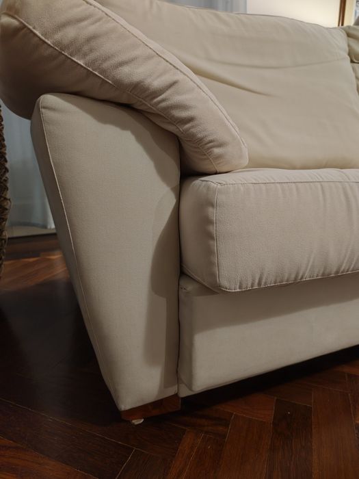 Sofá de salão em cor bege C/2.10x0,90x0,90m