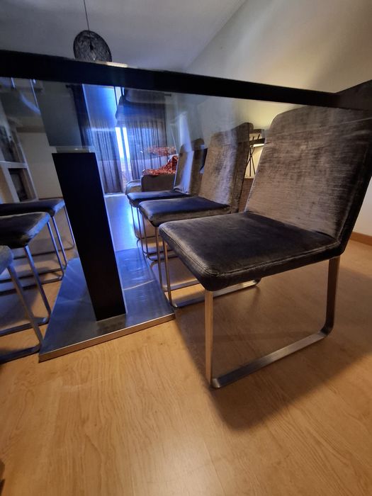 Mesa de vidro e 6 cadeiras
