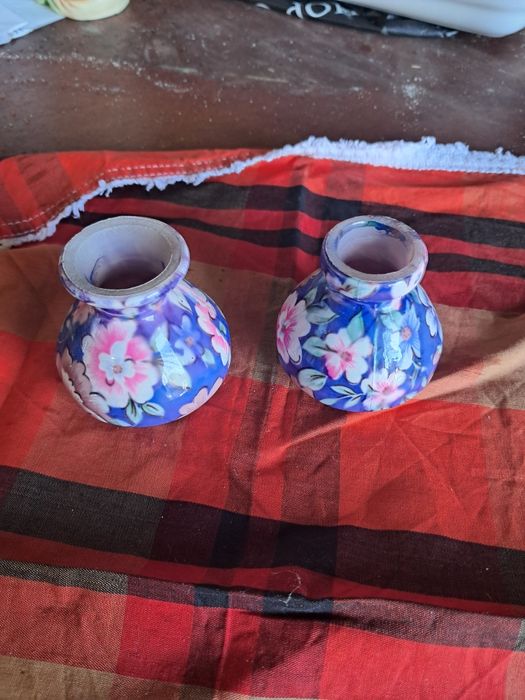 Dois frasquinhos em porcelana