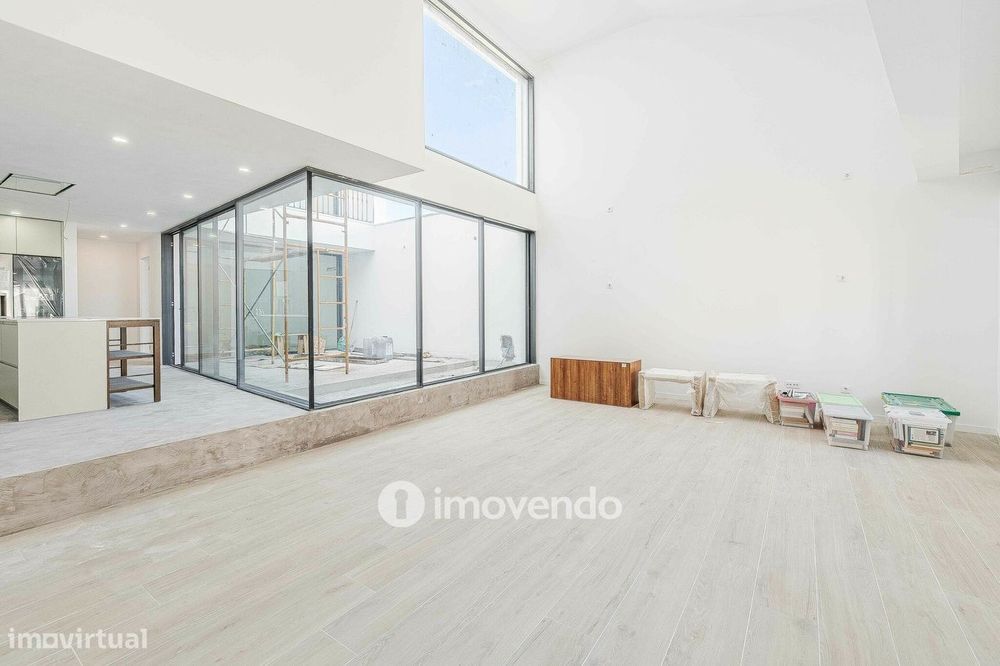 Moradia T2+2 moderna e premium, com garagem, em Alcochete