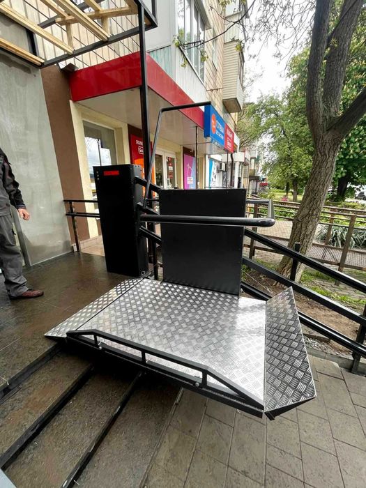 Похилий підйомник для маломобільних груп населення