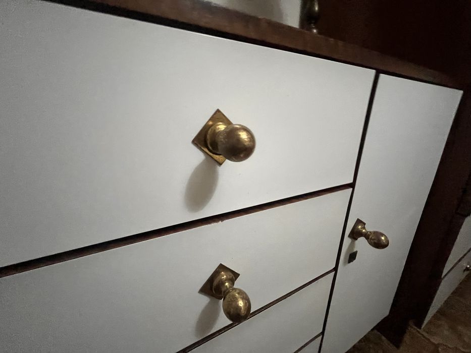 Mobília de quarto - roupeiro, cómoda, escrivaninha
