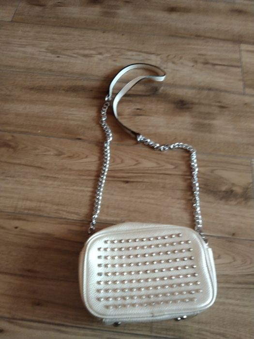 Torebka listonoszka srebrna w dobrym stanie
