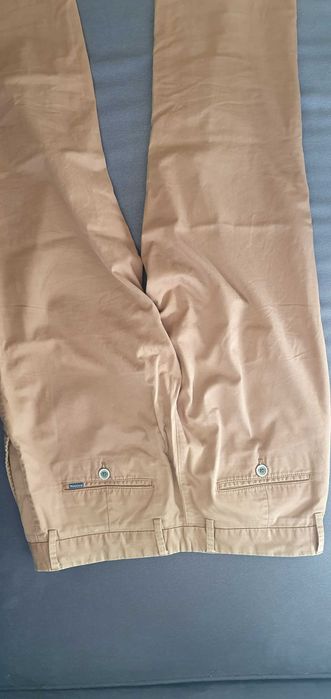 Calças Sacoor usadas com pequeno defeito