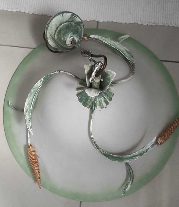 Candeeiro de Teto Vintage com Detalhes Rústicos – Impecável