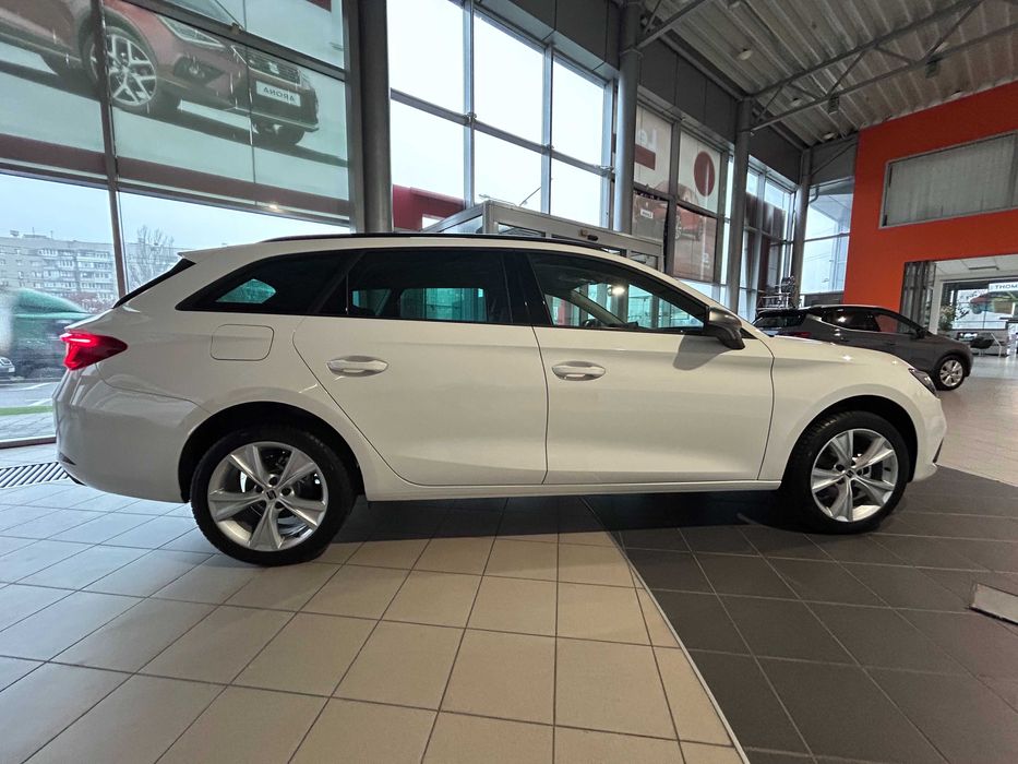 Новий SEAT Leon 2025 FR 1.5 eTSI mHEV DSG (150 к.с.)