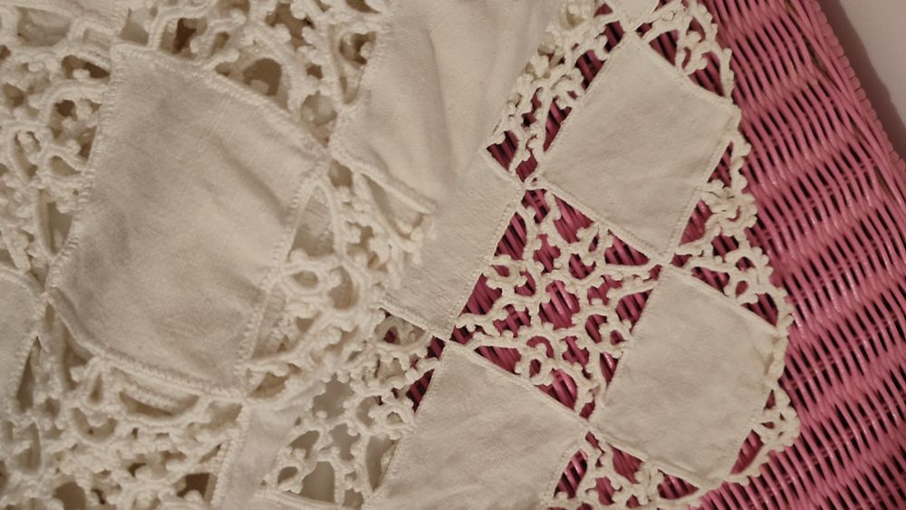 Toalha de renda e linho