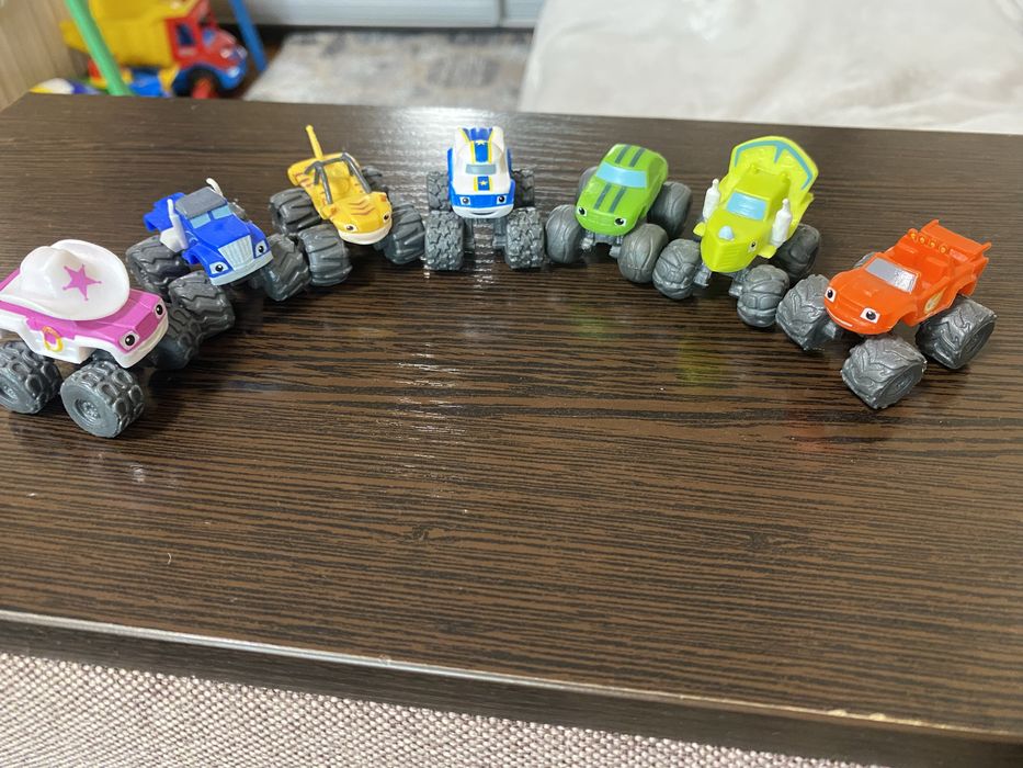Фігурки Вспиш і команда , машинки , вспыш и команда