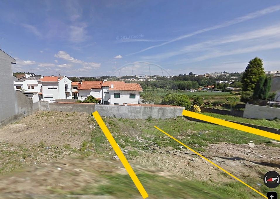 Terreno urbano em Milheirós (Maia): dois lotes prontos a construir, venda conjunta ou separada