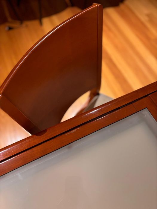 Conjunto mesa, cadeiras e aparador