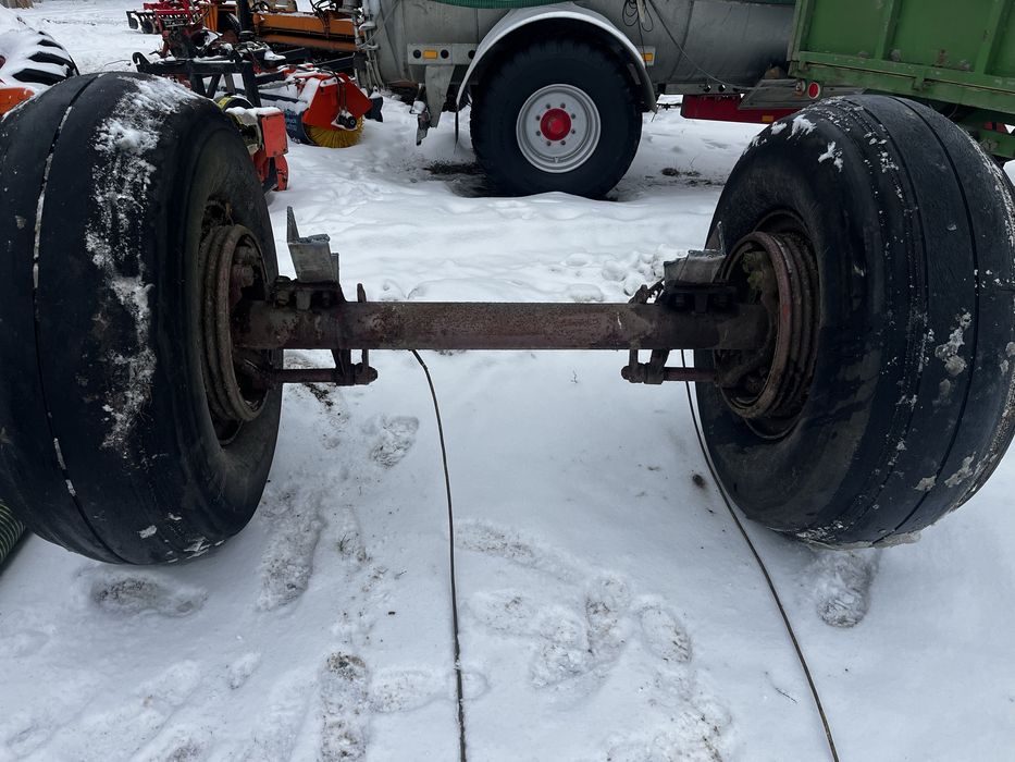 Oś beczkowozu przyczepy koła balonowe z resorami i hamulcami