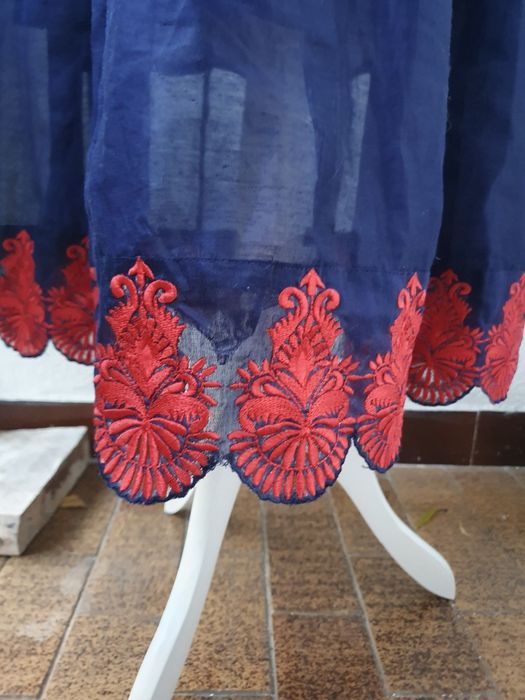 Granatowa rozkloszowana spódnica z haftem midaxi retro vintage