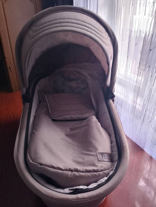Продається дитяча коляска