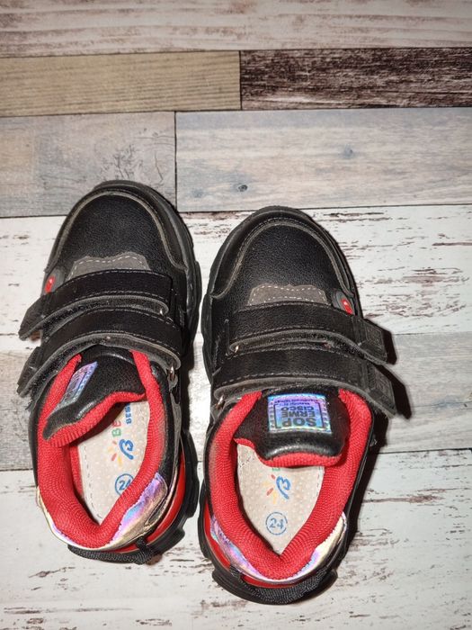 Кросівки на хлопчика 24