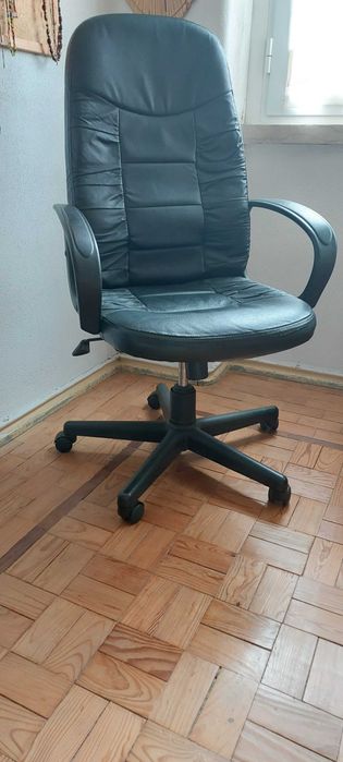 Cadeira de trabalho ergonómica, regulável e com rodas
