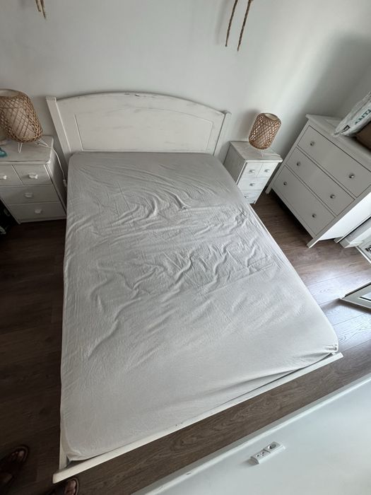Cama de casal + colchão – 140x195 cm