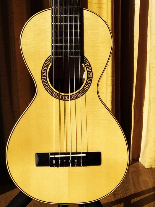 Guitarra Romântica Histórica - Peça Única de Coleção - Rosewood Maciça