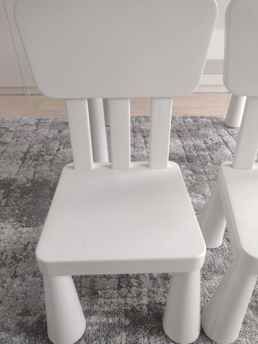 Zestaw MAMMUT IKEA biały, stolik + 2 krzesełka + taboret żółty