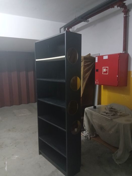 Estante preta alta Ikea