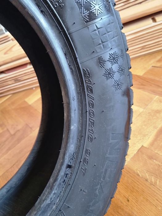 Зимова гума Nexen 215/60R16