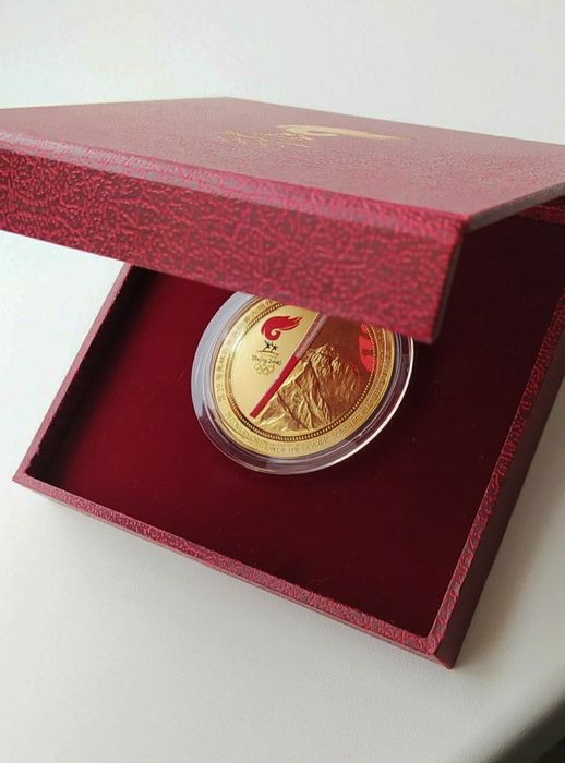 Настільна медаль 2008 року  . В честь запалення Олімпійського вогню.