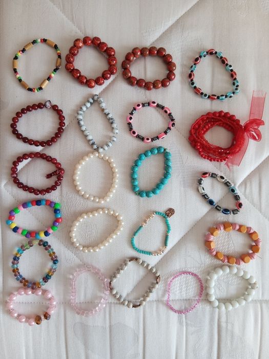 Acessórios: lote de 20 pulseiras diversas