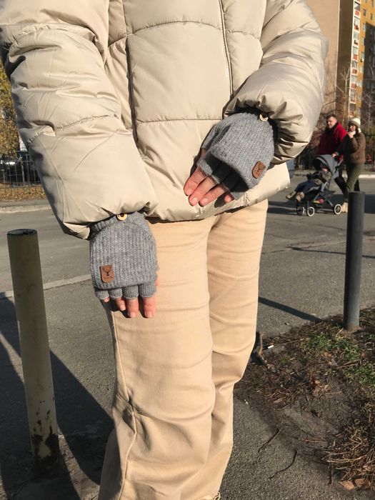 Рукавички-мітенки з "чохольчиком" для пальців. Темні і світліші.