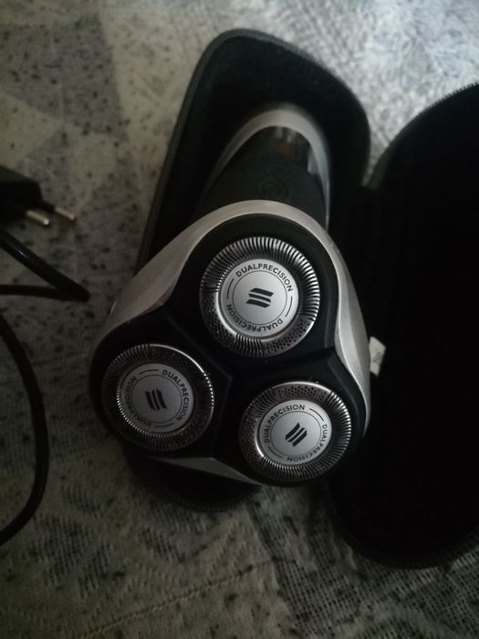 Электробритву PHILIPS на аккумул. недорого.