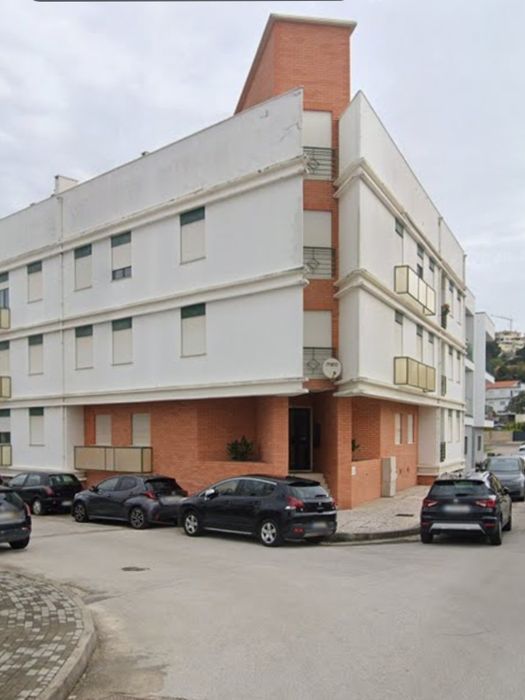 Arrenda-te 1 equipado e mobilado com garagem em Leiria