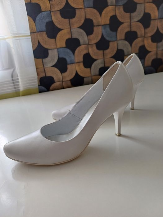 Buty na obcasie, białe