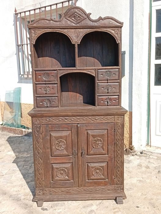 Móvel rústico em madeira