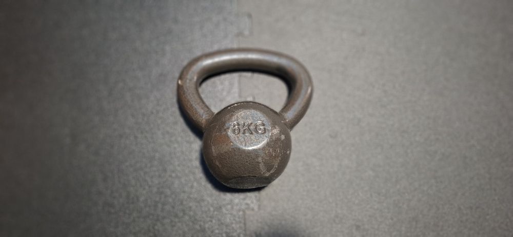 Barra 20Kg peso Fixo, halteres 3kg e kettlebell 6kg. Musculação