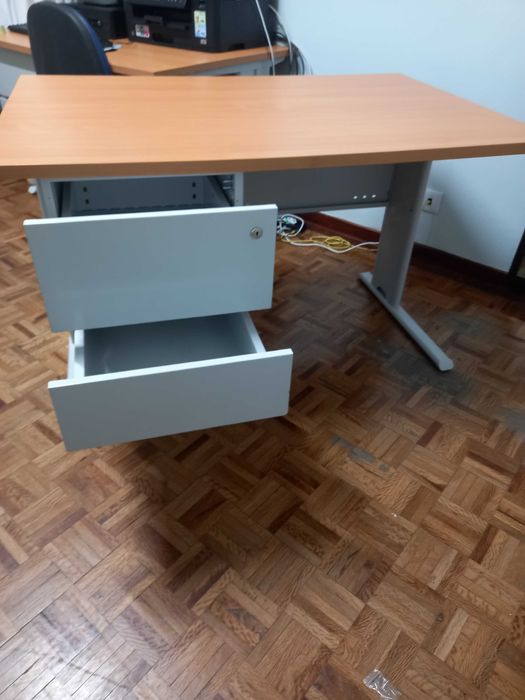 Secretária para escritório