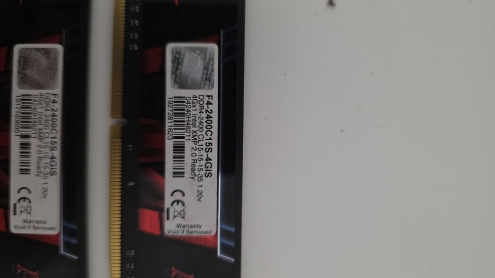 Memória RAM DDR4 2x4GB 2400