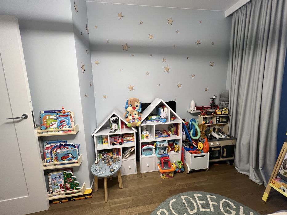 Regały w kształcie domku do pokoju dziecięcego