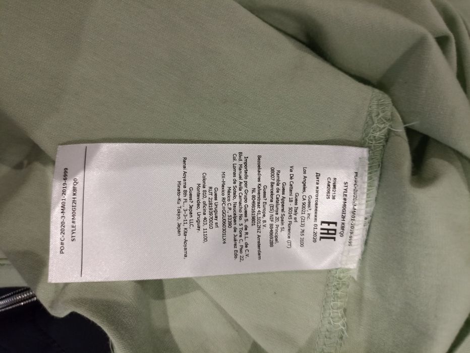 T-shirt z cekinami roz.S/M Guess