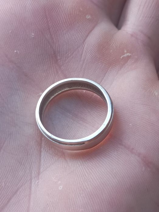 Продам обручальное кольцо (серебро)
