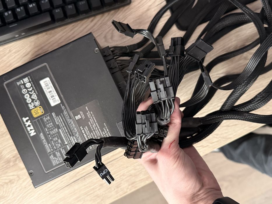 Блок живлення NZXT C750 750W 80+ Gold модульний ATX