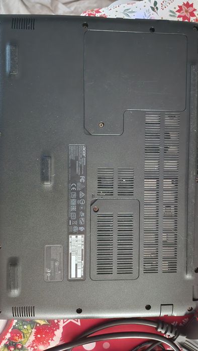 Używany laptop Acer. Model jak na zdjęciu