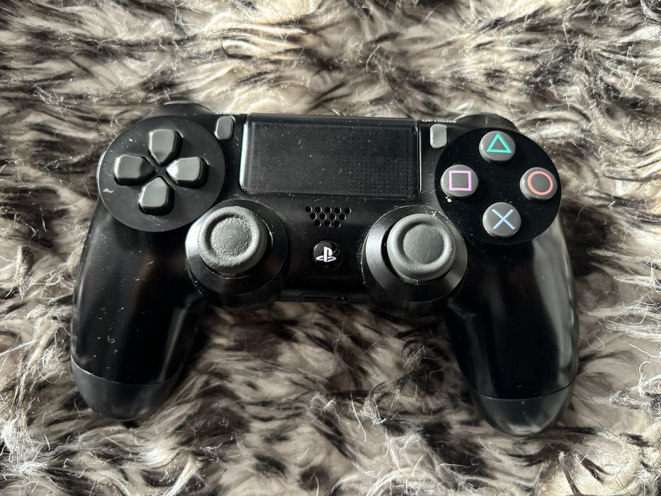 Ps4 Usada com comando e 2 jogos