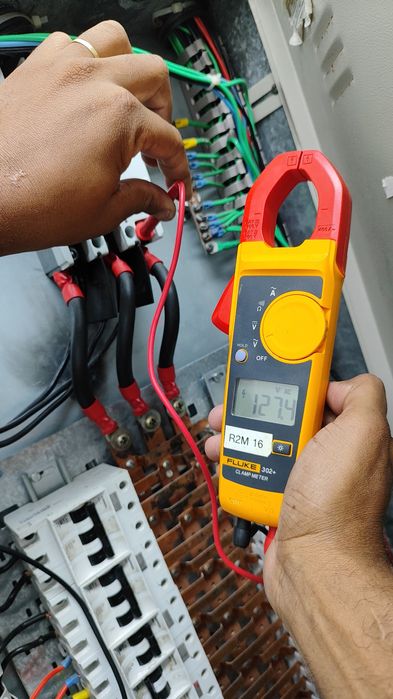 Instalações Elétricas e manutenção, residencial e comercial.