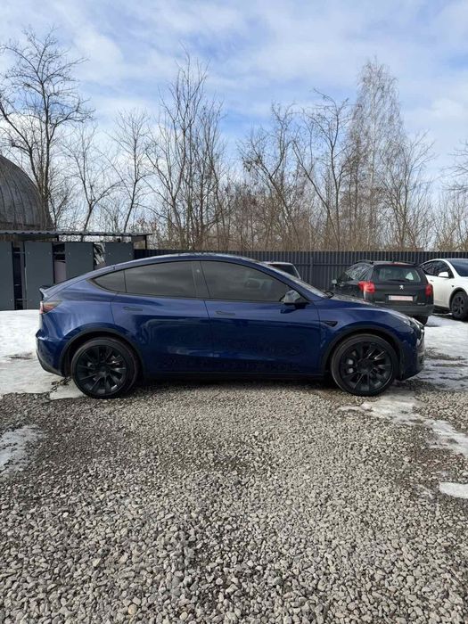 Tesla model Y 2024